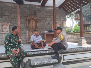 Warga Binaan Meninggal Dunia, Babinsa Bungbungan Melayat Ke Rumah Duka