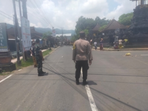 Tetap Kompak, Aparat TNI Polri Dan pecalang Di Dawan Kelod Bersinergi Gelar Pengamanan Pemakaman Warga