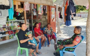 Dengan Senyum dan Keakraban, Babinsa Sertu Patricio Bangun Komunikasi Positif di Desa Binaan