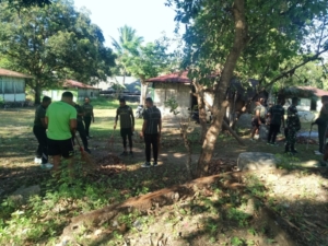 Dengan Semangat Kebersamaan, Prajurit Makodim 1618/TTU Wujudkan Lingkungan Bersih dan Sehat