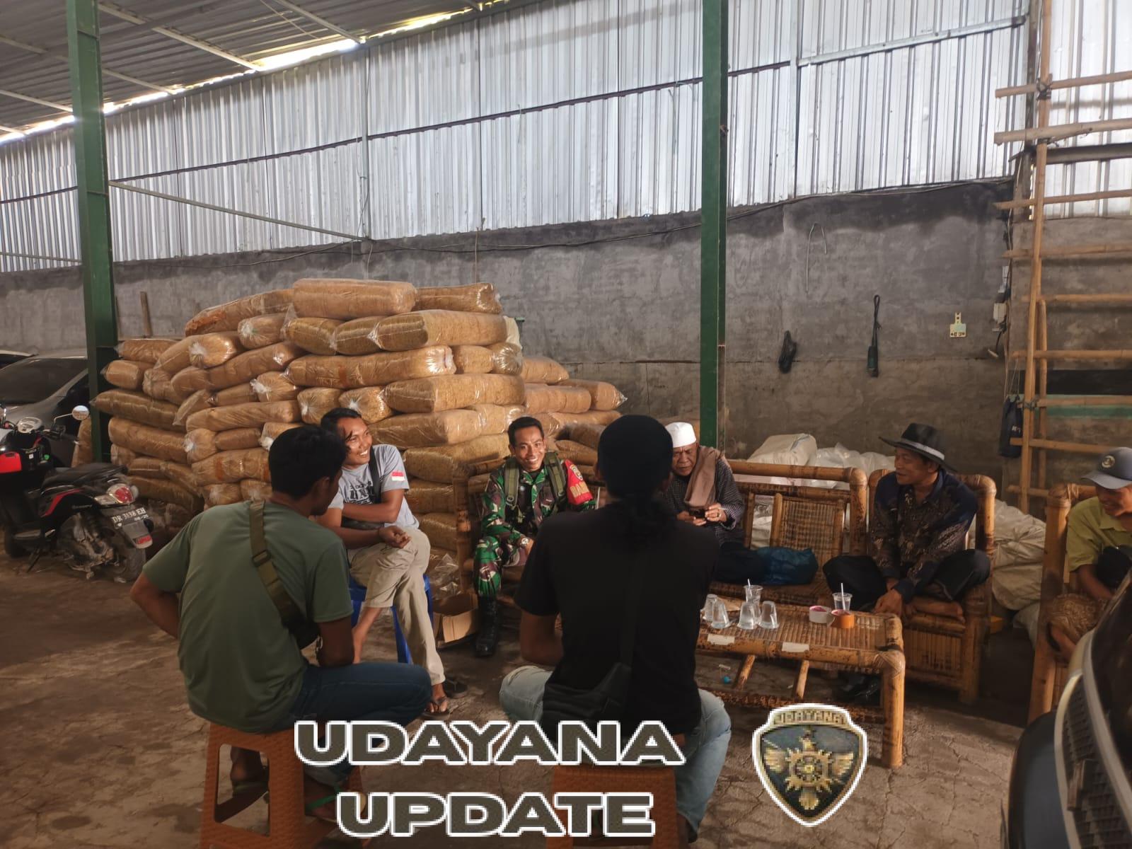 ‎Babinsa Koramil 1615-07/Sakra Timur Ajak Masyarakat Wujudkan Lingkungan Bersih dan Aman