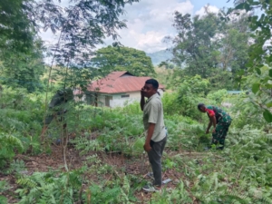 Perkuat Kemanunggalan TNI-Rakyat, Babinsa Kodim 1602/Ende Aktif Laksanakan Komsos dan Pamwil di Desa Welamosa