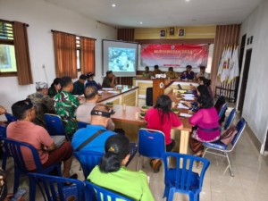 Anggota Kodim 1623/Karangasem dukung kegiatan donor darah peringatan HUT SMP N 5 Amlapura.