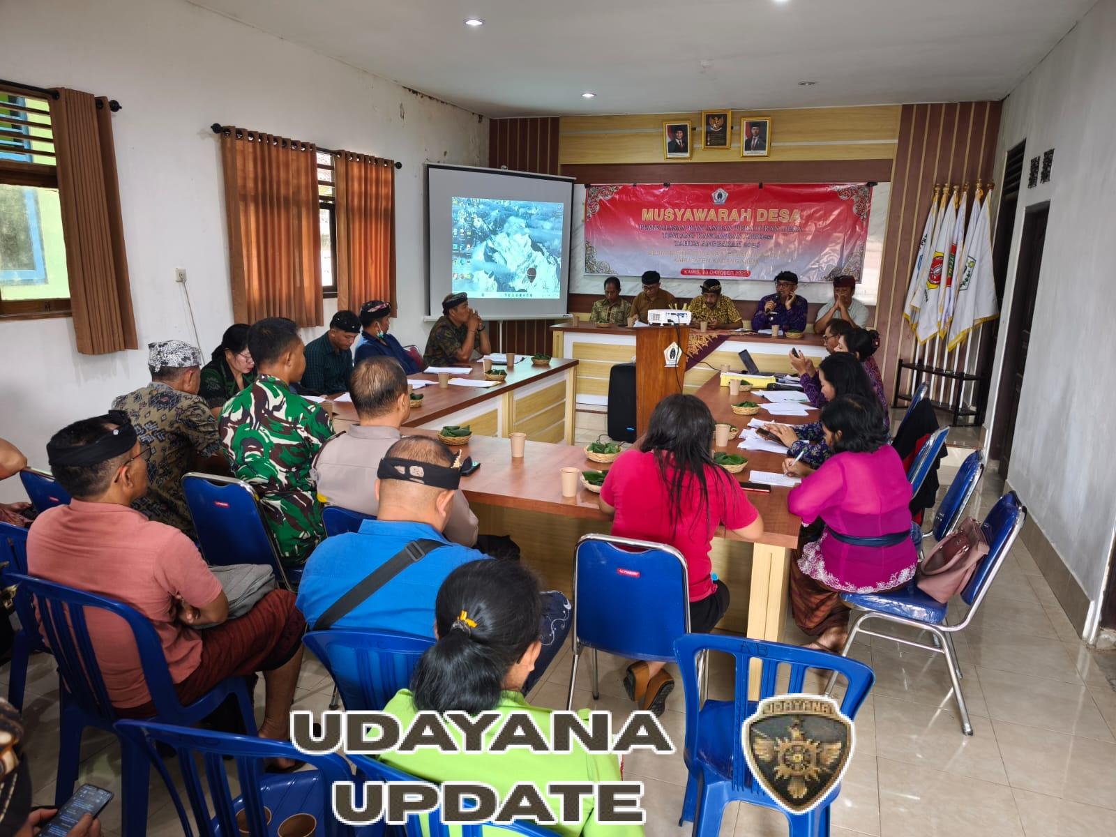 Anggota Kodim 1623/Karangasem dukung kegiatan donor darah peringatan HUT SMP N 5 Amlapura.