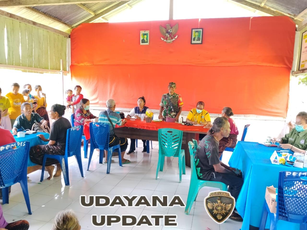 Babinsa Kodim 1602/Ende Pastikan Pengobatan Gratis Puskesmas Kotabaru Berjalan Aman di Desa Liselande