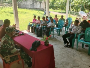 Babinsa Kodim 1602/Ende Pererat Kerja Sama dengan Warga melalui Komsos dan Pamwil di Desa Kekandere