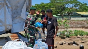 Jumat Berkah Satgas Pamtas Yonarmed 12 Kostrad: Berbagi Kasih di Tanah Perbatasan