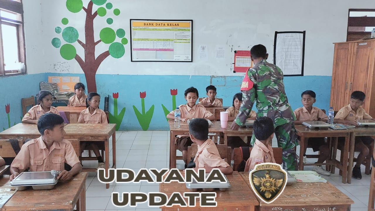 Babinsa Dampingi Penyaluran Makanan Bergizi untuk Siswa, Wujud Dukungan TNI AD