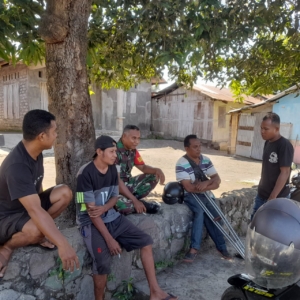 Sertu Frid Kolo Pimpin Komsos dan Pamwil, Warga Dusun Puuwona Sambut Antusias