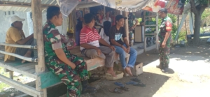 Babinsa Poto Tano Laksanakan Komsos dan Monitoring Wilayah, Jaga Kondusivitas Desa Binaan