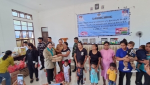 Babinsa Serka Armindo Da Silva Dampingi Launching Bantuan Makanan Tambahan Bagi Balita Gizi Kurang di Rote Barat Daya