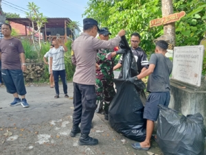 Kolaborasi TNI Dan Pemdes, Babinsa Sakti Ikut Serta Aksi Bersih Sampah