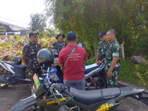 Danramil Klungkung Bersama Pasiter Kodim Dampingi PLH Kabid Tata Ruang Peninjauan Lahan Pembangunan KDMP Di Desa Jumpai