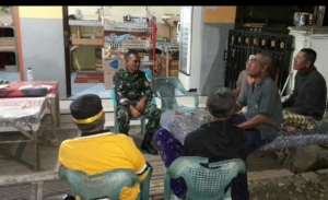 Babinsa Jereweh Laksanakan Patroli Malam, Ajak Warga Jaga Ketertiban dan Keamanan Lingkungan