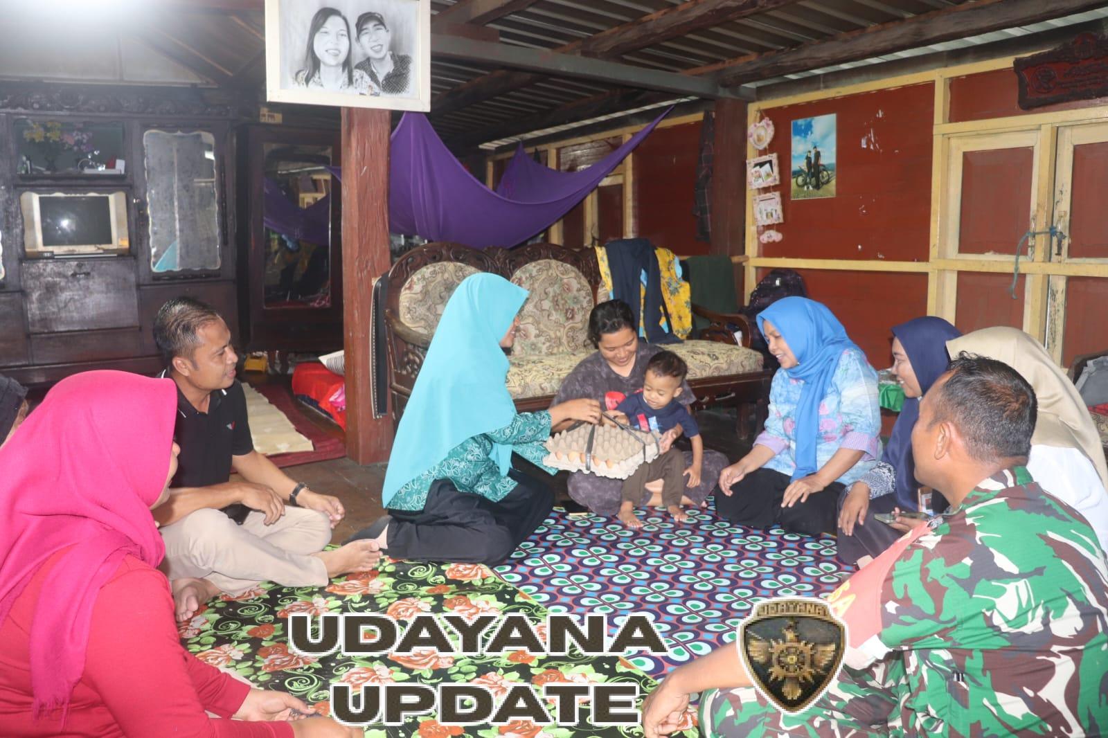 Babinsa Desa Air Suning Salurkan Bantuan untuk Warga Terdampak Stunting