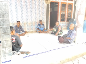 Babinsa Koramil 1602-04/Maurole Laksanakan Pamwil dan Komsos Bersama Warga Desa Tou Timur