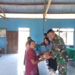 Sertu Ferdinan Dampingi Rapat Rembuk Stunting dan Salurkan BLT Tahap III dan IV
