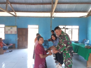 Sertu Ferdinan Dampingi Rapat Rembuk Stunting dan Salurkan BLT Tahap III dan IV