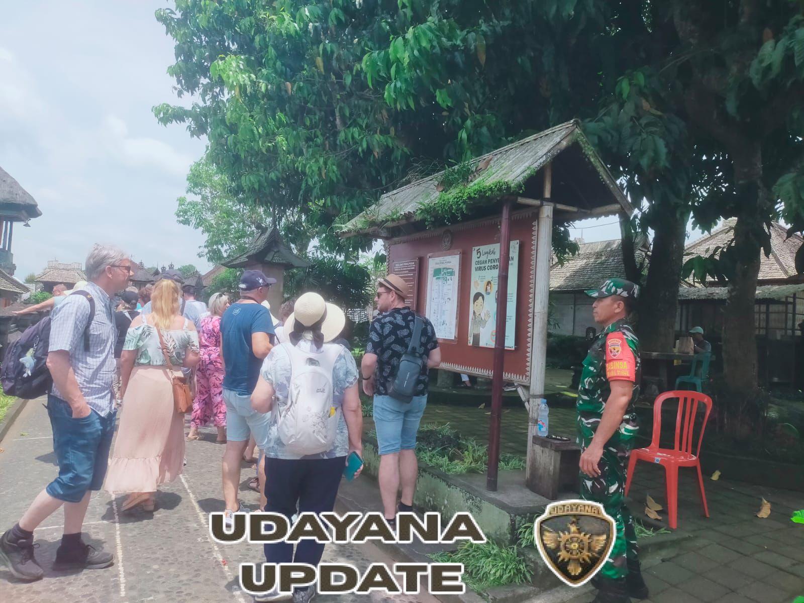 Ciptakan Rasa Aman, Babinsa Kubu Laksanakan Monitoring Wisatawan di Desa Wisata Penglipuran