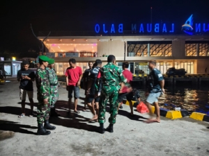 Patroli Humanis Babinsa Koramil 1630-01/Komodo, Wujud Kehadiran TNI di Tengah Masyarakat Labuan Bajo