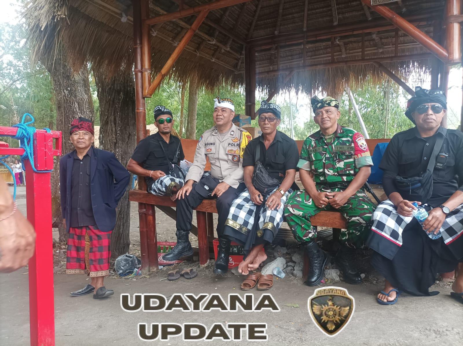 Babinsa Desa Pinggan Amankan Upacara Mepade Wewalungan di Pura Dalem Balingkang