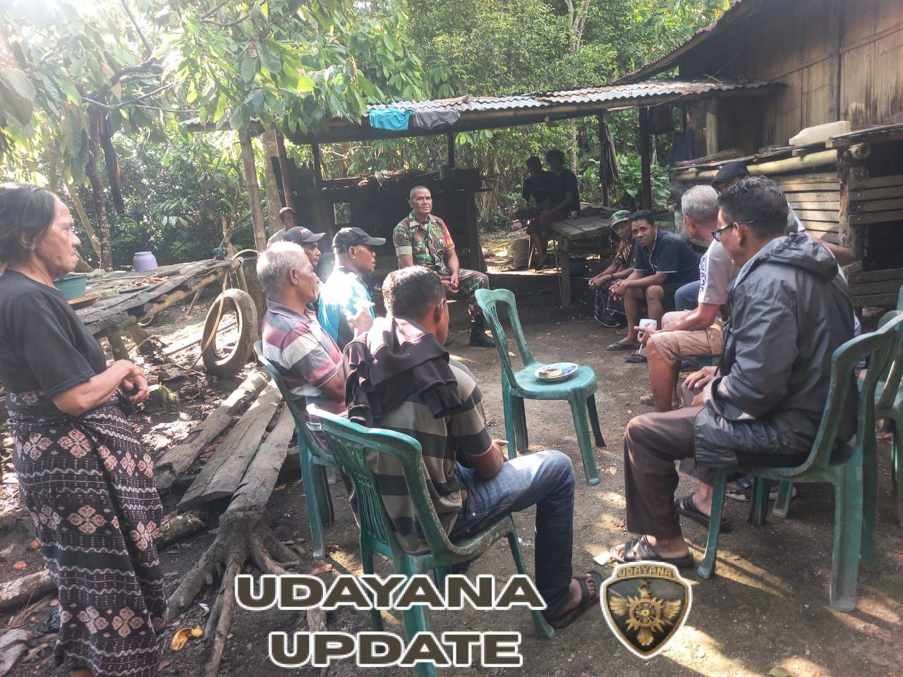 Wujudkan Kemanunggalan TNI-Rakyat, Babinsa Koramil 1603/05 Bola Gelar Komsos