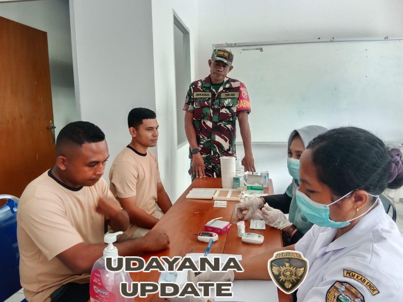 Babinsa Kodim 1603-01/Ende Pantau Pasar Mbongawani dan Tingkatkan Keamanan Pedagang