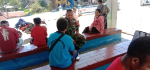 Babinsa Kodim 1602/Ende Lakukan Komsos dan Pamwil di Desa Wologai