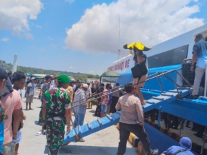 Situasi Aman, Koramil 1627-01/Baa Kawal Kedatangan dan Keberangkatan Kapal di Rote Ndao