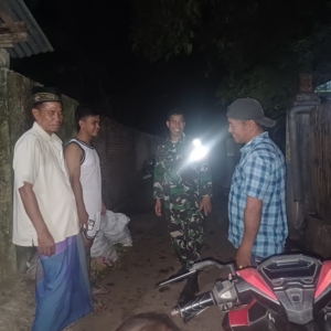 Babinsa Koramil Woha Intensif Patroli Malam, Ajak Warga Jaga Keamanan dan Hindari Narkoba