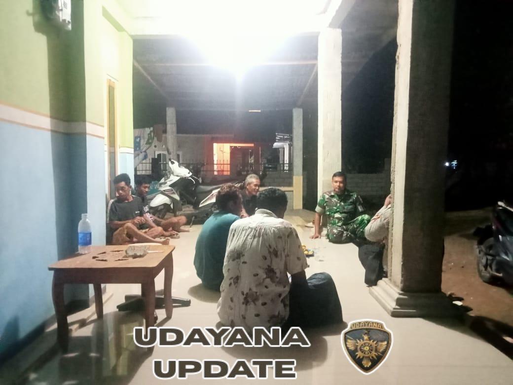 Sertu Fahrizal Patroli Malam, Wujud Kepedulian Babinsa Poto Tano terhadap Keamanan Warga