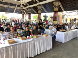 Babinsa Sampalan Kelod Dampingi Jalan Santai Dan Bersih Lingkungan HUT ke 41 Yowana Cempaka Putih