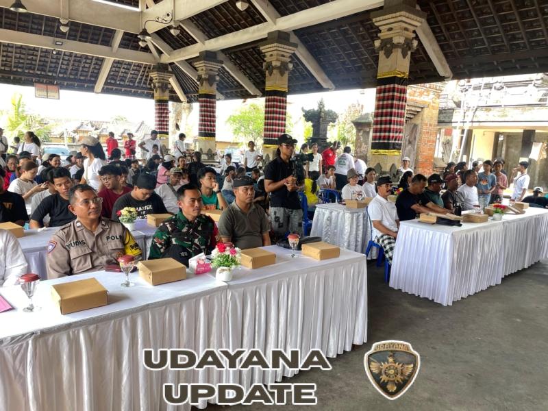 Babinsa Sampalan Kelod Dampingi Jalan Santai Dan Bersih Lingkungan HUT ke 41 Yowana Cempaka Putih