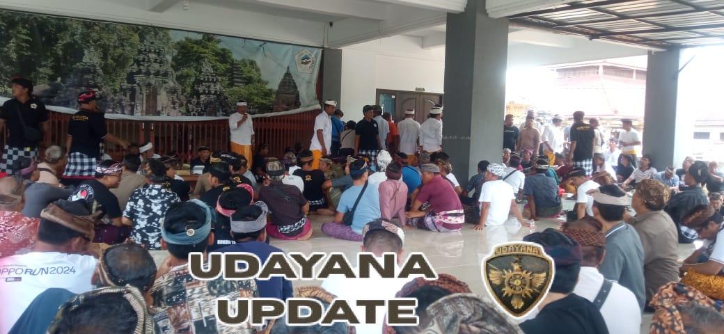 Babinsa Dan Bhabinkamtibas Pesinggahan  Monitoring Pemilihan Bendesa Adat Periode 2025 – 2030