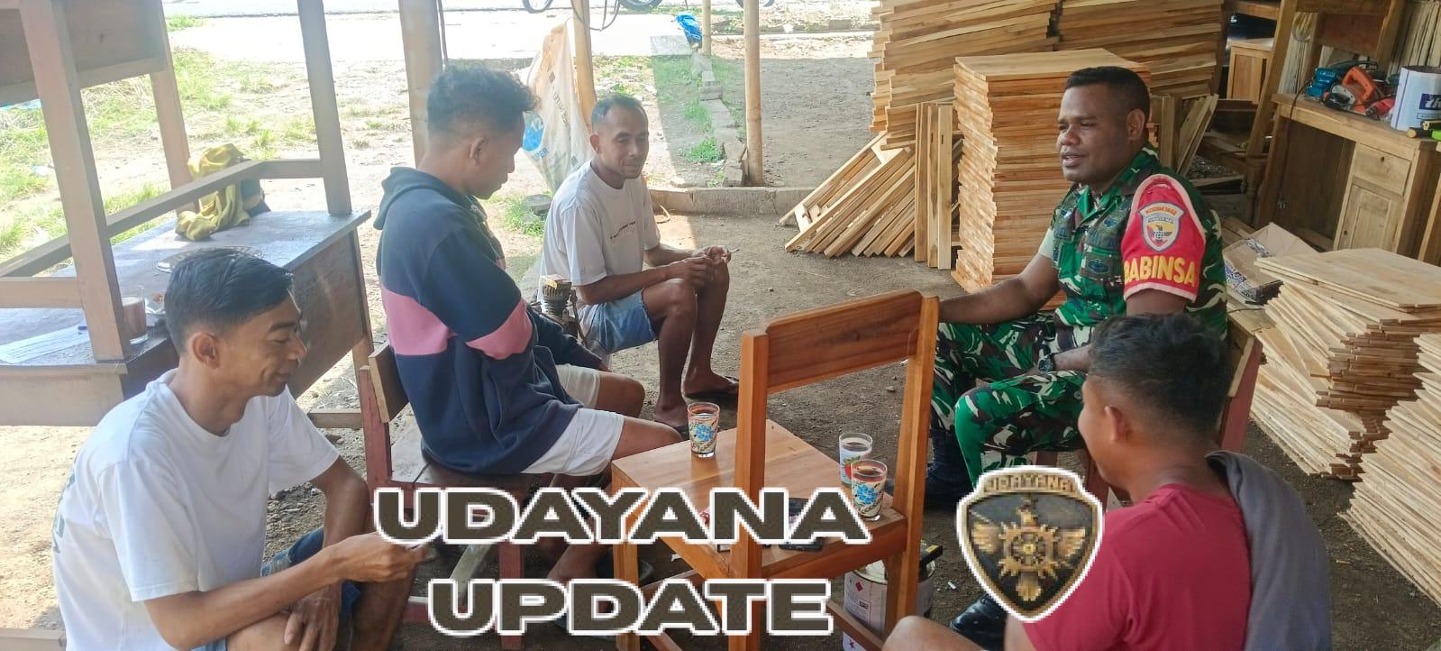 Sinergi Babinsa dan Masyarakat, Pengerajin Kayu Desa Nanganesa Dapat Pendampingan Langsung