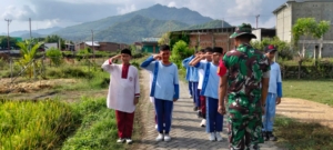 Semangat Siswa SD IT Imam Safi’i Saat Dapat Pelatihan PBB Dari Babinsa