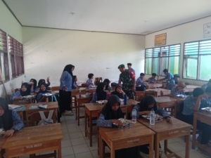 Serka Bustanuddin Turun Langsung Pastikan Suksesnya Program Makan Sehat Bergizi di Sekolah