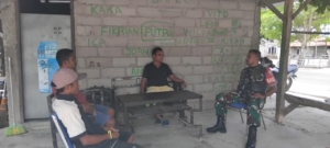 Musim Hujan Tiba, Babinsa Ingatkan Warga Pentingnya Menjaga Saluran Air dan Kebersihan