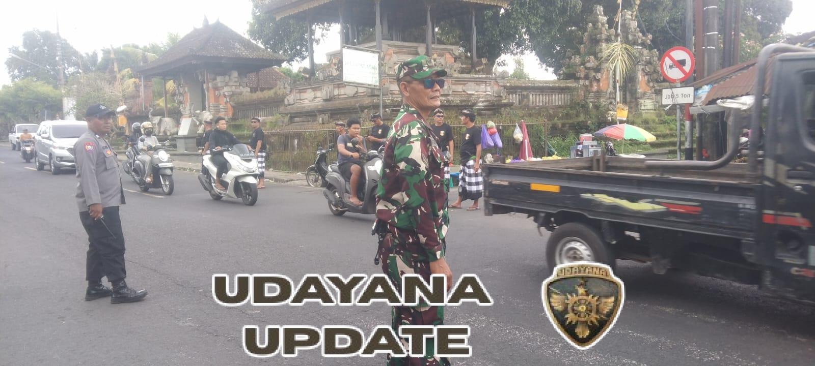 Babinsa Tampaksiring Bersinergi Amankan Prosesi Adat Nyangling di Pasar Tampaksiring