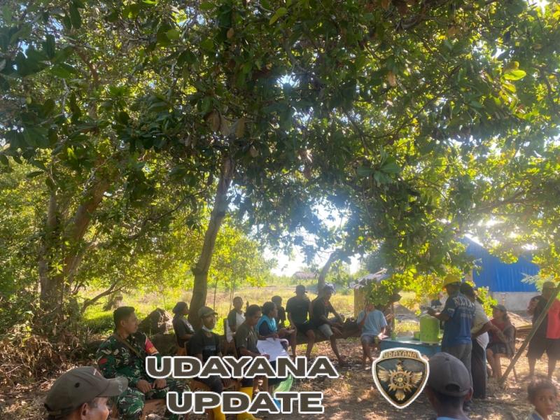 Babinsa Kodim 1602/Ende Laksanakan Komsos dan Pamwil di Desa Tou