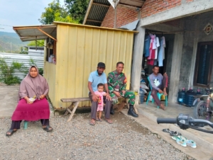 Babinsa Seteluk Atas Laksanakan Komsos dengan Warga, Perkuat Silaturahmi dan Keamanan Wilayah