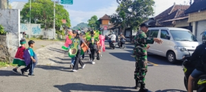 Babinsa Koramil Dawan Dampingi Karnaval TK Negeri Desa Paksebali