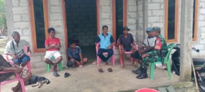 Babinsa Sertu Camilo Desousa Lakukan Monitoring dan Komsos di Desa Matanae