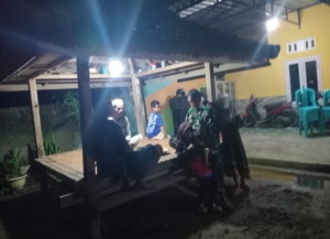 Babinsa Koramil 1628-03/Seteluk Laksanakan Patroli Malam Jaga Kondusifitas Wilayah