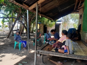 Cegah Kebakaran Lahan, Babinsa Alor Tengah Utara Beri Edukasi Petani Soal Sekat Bakar