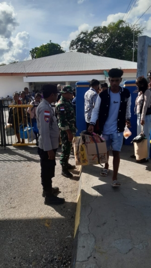 Wujudkan Pelayaran Tertib dan Aman, Babinsa Pantai Baru Laksanakan Monitoring Kapal Garda Maritim 3