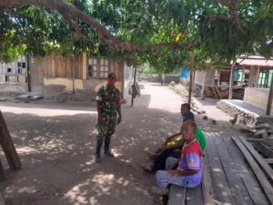 Sertu Dinis Fernandes Hadir di Desa Pise, Jalin Komunikasi dan Sosialisasi dengan Warga