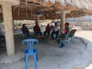 Babinsa dan Pemerintah Desa Lanaus Bahas Pembangunan Koperasi Merah Putih