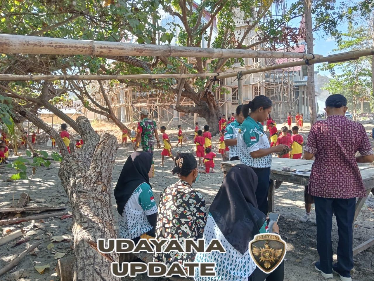 Babinsa Koramil 1602-04/Maurole Gelar Karya Bakti Bersama Warga di Gereja Salib Suci Maurole