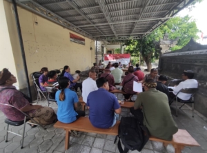 Dukung pembangunan Desa sesuai kebutuhan masyarakat, Babinsa 1623-08/Kubu hadiri rapat Musdes.